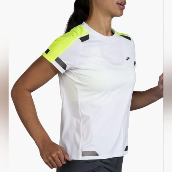 Brooks Tops - NWT Brooks Women's Run Visible Short Sleeve Performance Tee, Size S